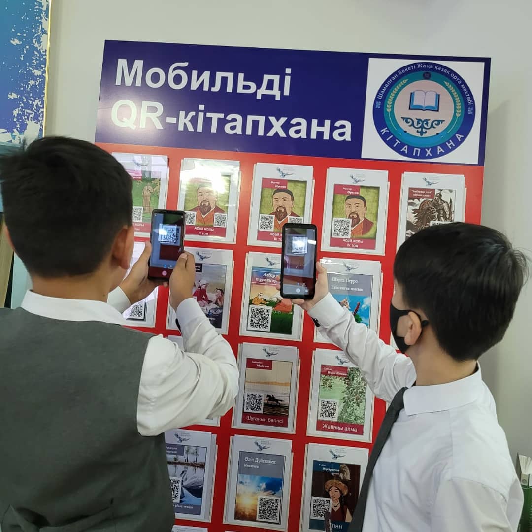 "Оқуға құштар мектеп" Мектепті 6б сынып оқушылары жоба аясында мектеп кітапханасындағы мобильді кітаппен танысып, өңірлік кітаптар туралы мәліметтер алды. Жетекші Карымсакова Гүлзира