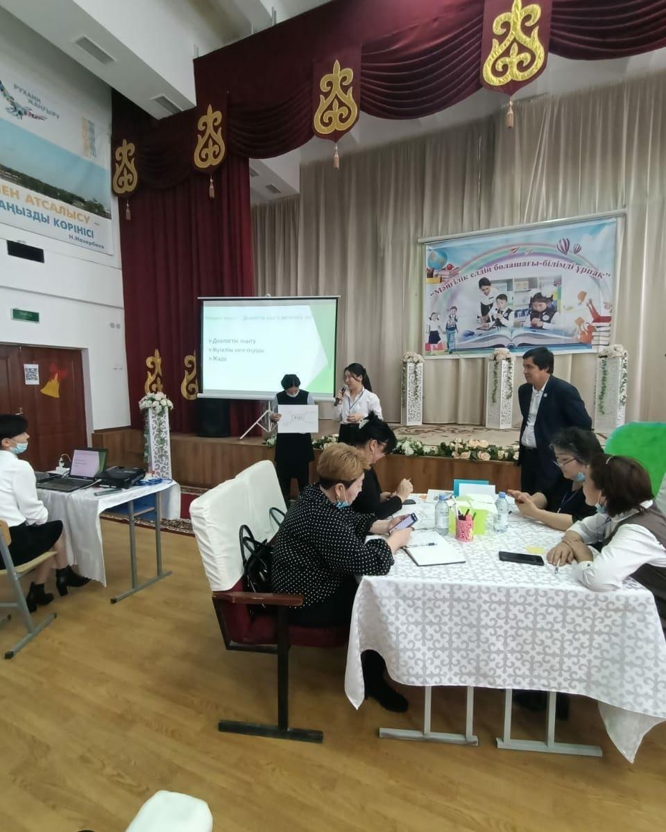 Амирбаев Асылбек Кадирбаевич-ІІІ деңгейлі қазақ тілі мен әдебиеті пәнінің мұғалімі «Сабақта «Диалогты оқытудың тиімділігі» тақырыбында коучинг жүргізді